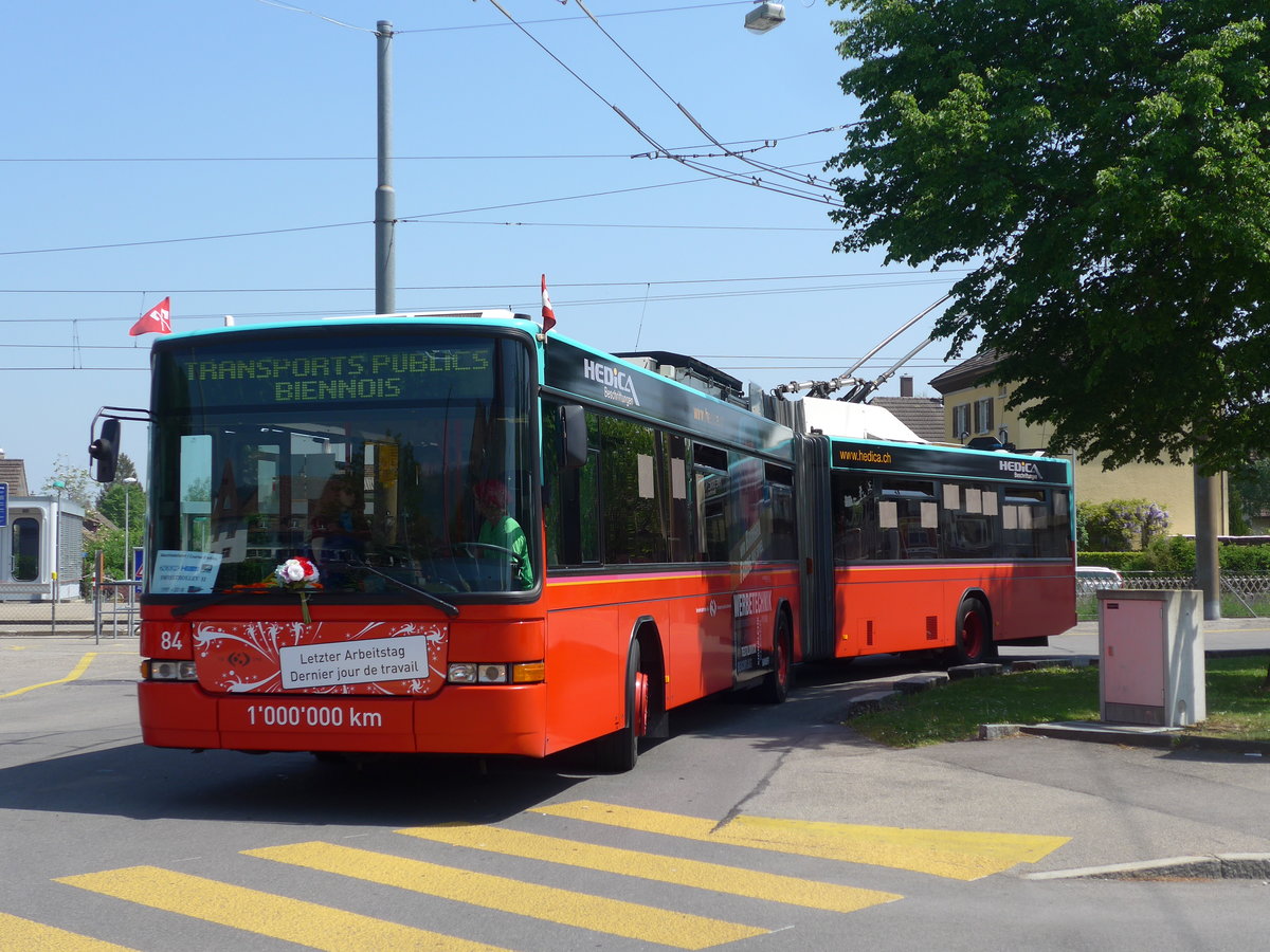 (192'870) - VB Biel - Nr. 84 - NAW/Hess Gelenktrolleybus am 6. Mai 2018 beim Bahnhof Nidau