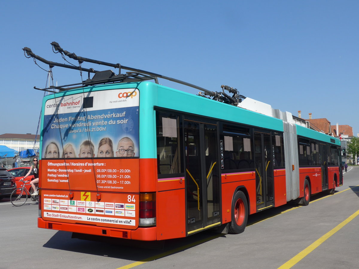 (192'902) - VB Biel - Nr. 84 - NAW/Hess Gelenktrolleybus am 6. Mai 2018 in Biel, Schloss-Strasse