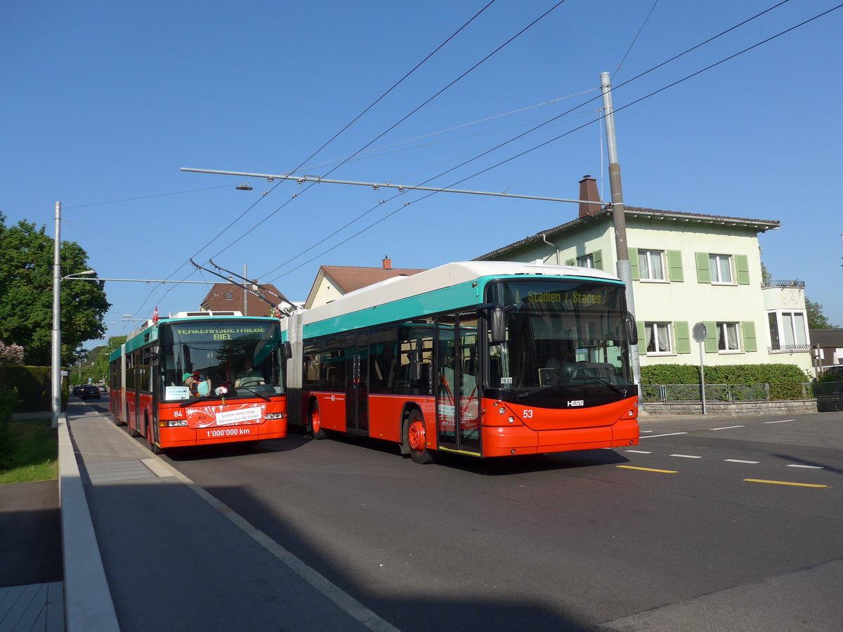 (192'925) - VB Biel - Nr. 84 - NAW/Hess + Nr. 53 - Hess/Hess Gelenktrolleybusse am 6. Mai 2018 in Biel, Bttenbergstrasse