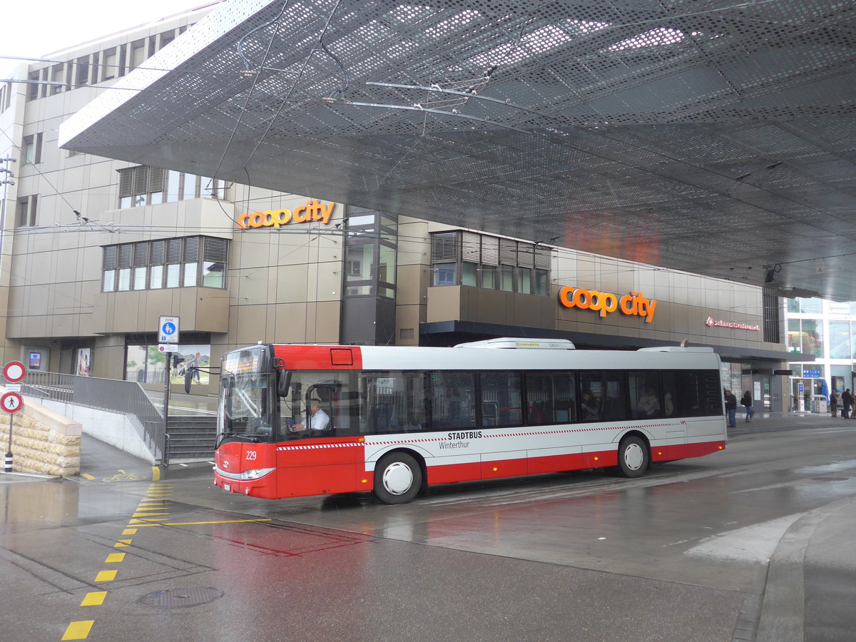 (192'936) - SW Winterthur - Nr. 229/ZH 700'229 - Solaris am 10. Mai 2018 beim Hauptbahnhof Winterthur