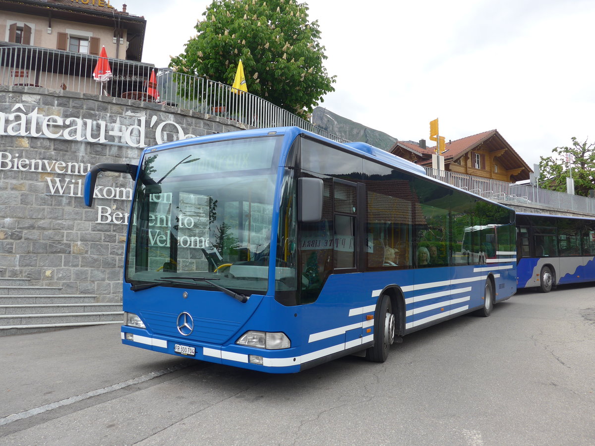 (193'266) - Interbus, Yverdon - FR 300'704 - Mercedes (ex AFA Adelboden Nr. 93; ex AFA Adelboden Nr. 5) am 21. Mai 2018 beim Bahnhof Chteau-d'Oex