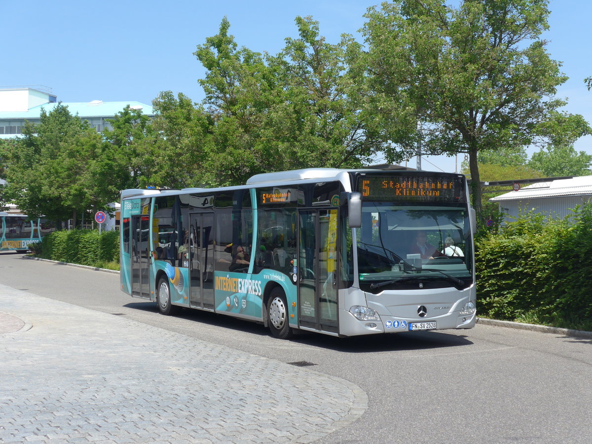 (193'554) - SVF Friedrichshafen - FN-SV 2528 - Mercedes am 26. Mai 2018 beim Hafenbahnhof Friedrichshafen