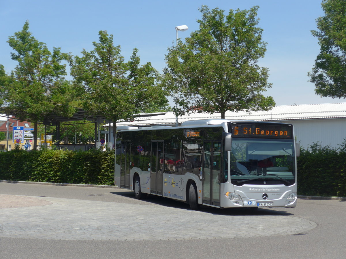 (193'558) - SVF Friedrichshafen - FN-SV 2525 - Mercedes am 26. Mai 2018 beim Hafenbahnhof Friedrichshafen