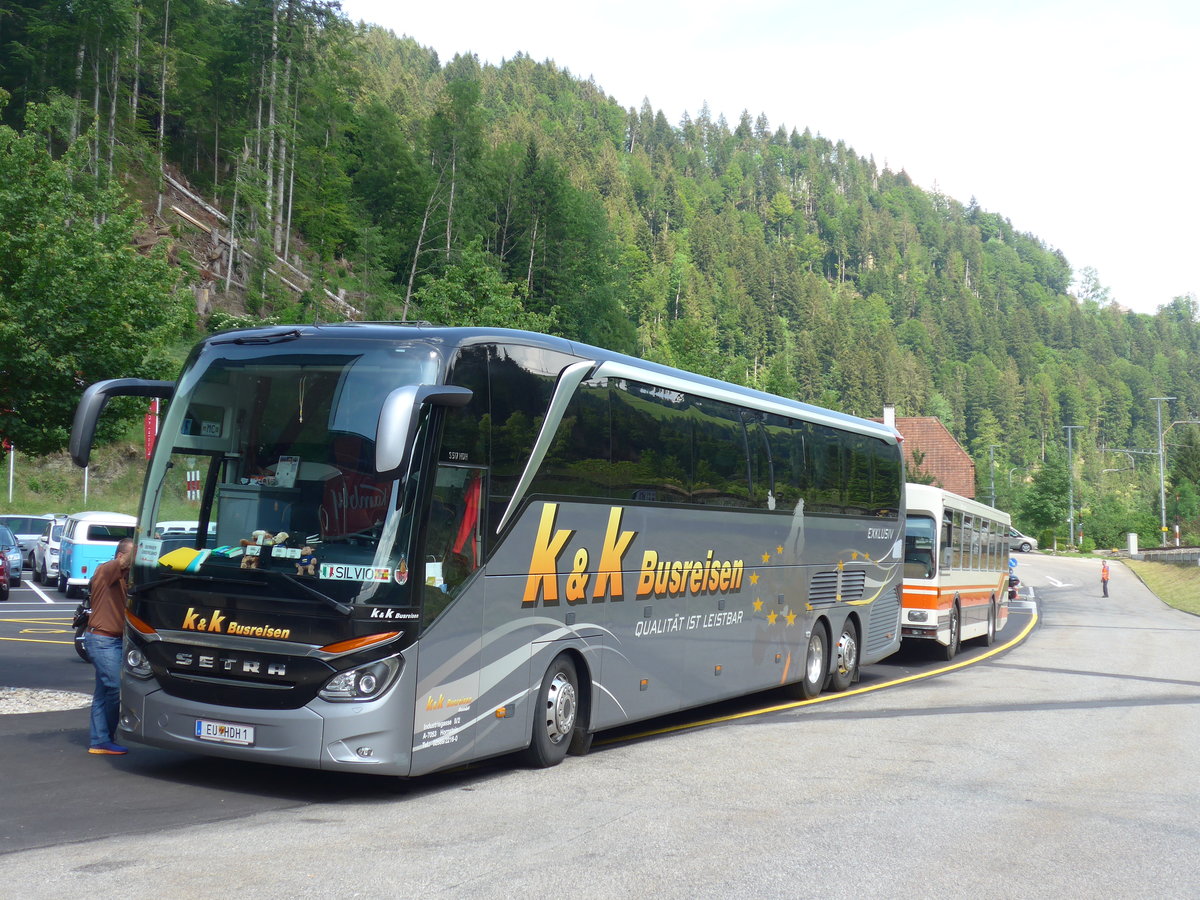(193'744) - Aus Oesterreich: k&k Busreisen, Hornstein - EU HDH 1 - Setra am 3. Juni 2018 in Trubschachen, Kambly