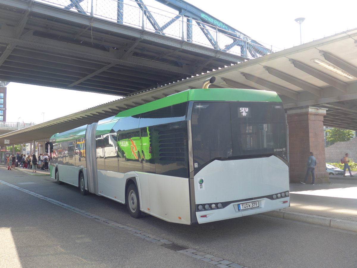 (194'147) - Weiss, Rottenburg - T-W 379 - Solaris am 18. Juni 2018 beim Bahnhof Freiburg