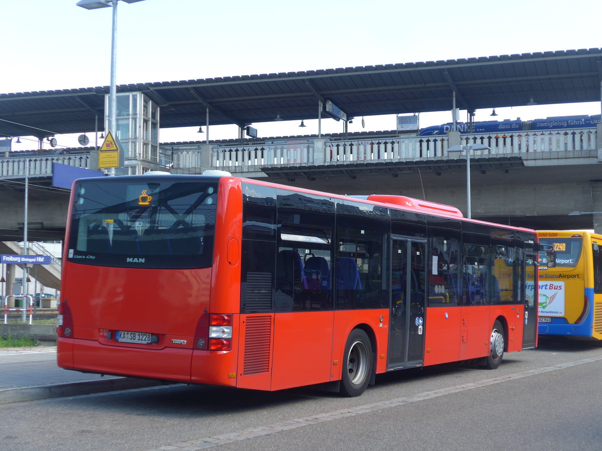 (194'162) - RVS Karlsruhe - KA-SB 1228 - MAN am 18. Juni 2018 beim Bahnhof Freiburg