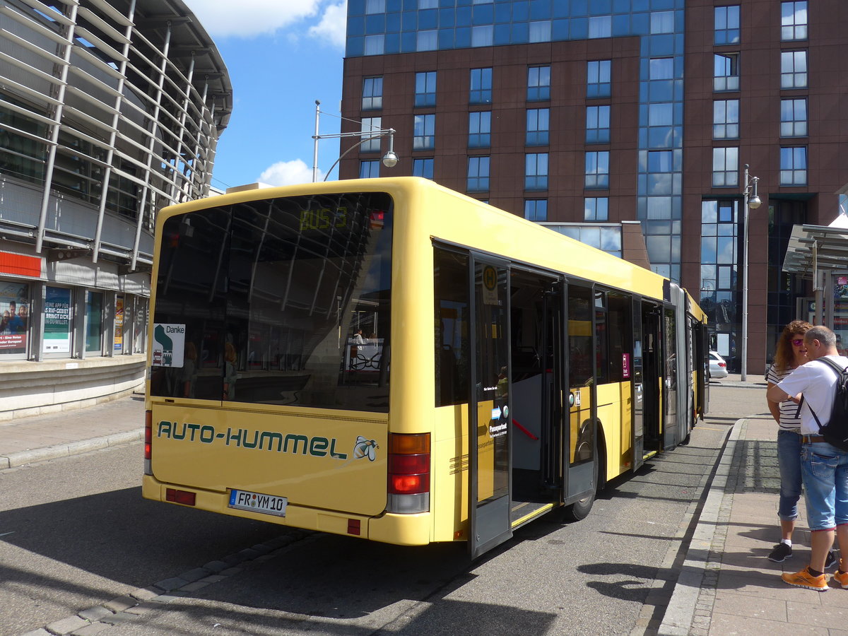 (194'202) - Hummel, Kirchzarten - FR-YM 10 - Volvo/Hess (ex Hess, CH-Bellach) am 18. Juni 2018 beim Bahnhof Freiburg