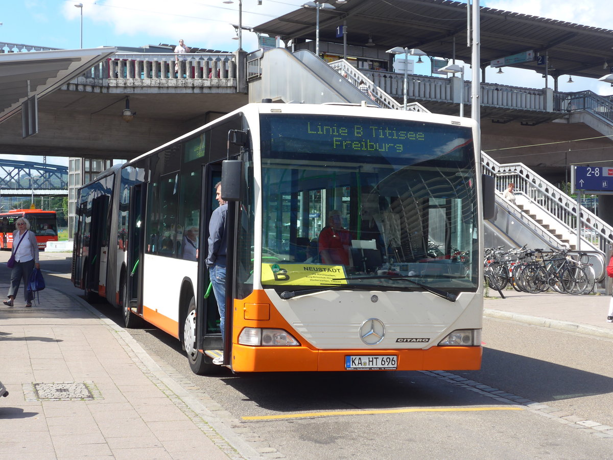 (194'203) - Hagro, Karlsruhe - KA-HT 696 - Mercedes (ex RBS Worblaufen/CH Nr. 33; ex TPL Lugano/CH Nr. 25) am 18. Juni 2018 beim Bahnhof Freiburg