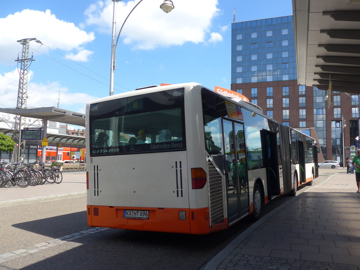 (194'206) - Hagro, Karlsruhe - KA-HT 696 - Mercedes (ex RBS Worblaufen/CH Nr. 33; ex TPL Lugano/CH Nr. 25) am 18. Juni 2018 beim Bahnhof Freiburg