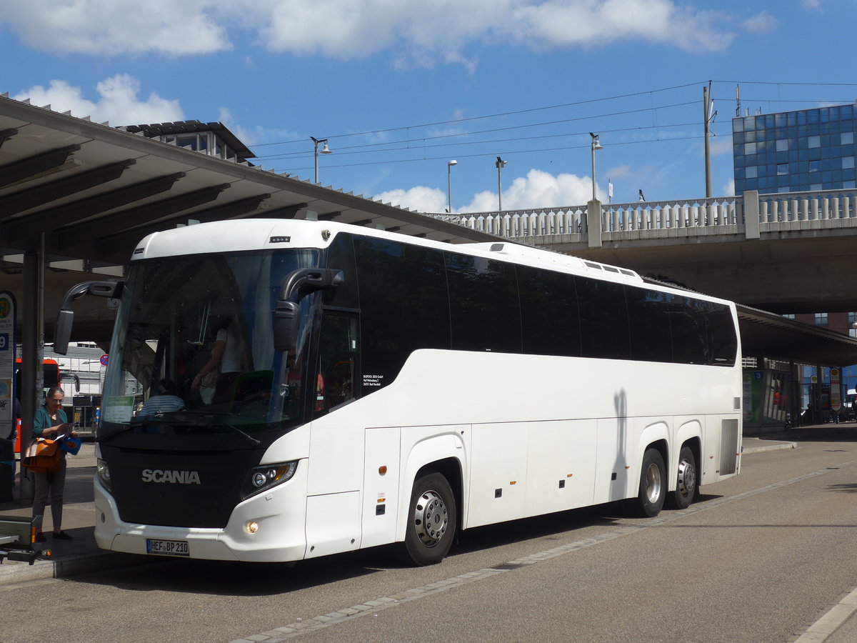 (194'212) - Buspool 2020, Bad Hersfeld - HEF-BP 210 - Scania/Higer am 18. Juni 2018 beim Bahnhof Freiburg