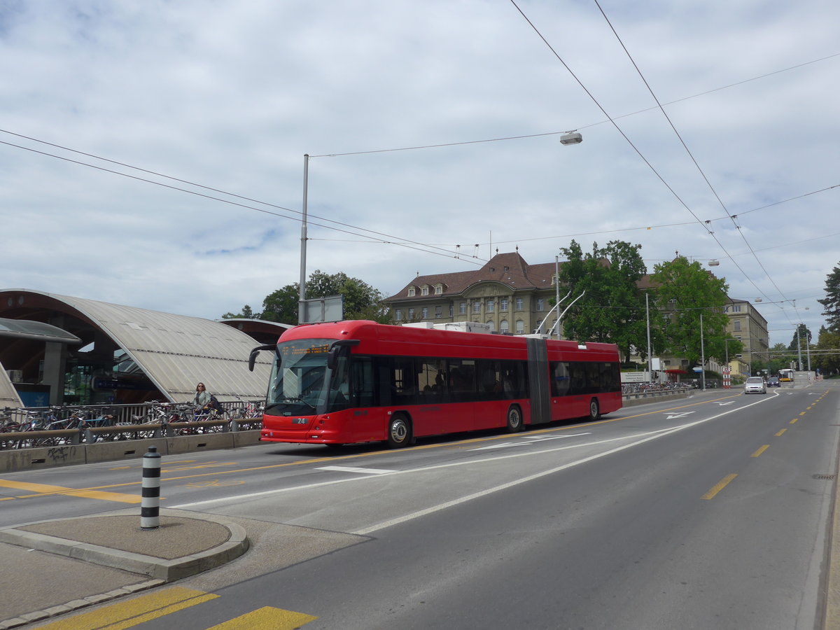 (194'347) - Bernmobil, Bern - Nr. 24 - Hess/Hess Gelenktrolleybus am 24. Juni 2018 in Bern, Schanzenstrasse