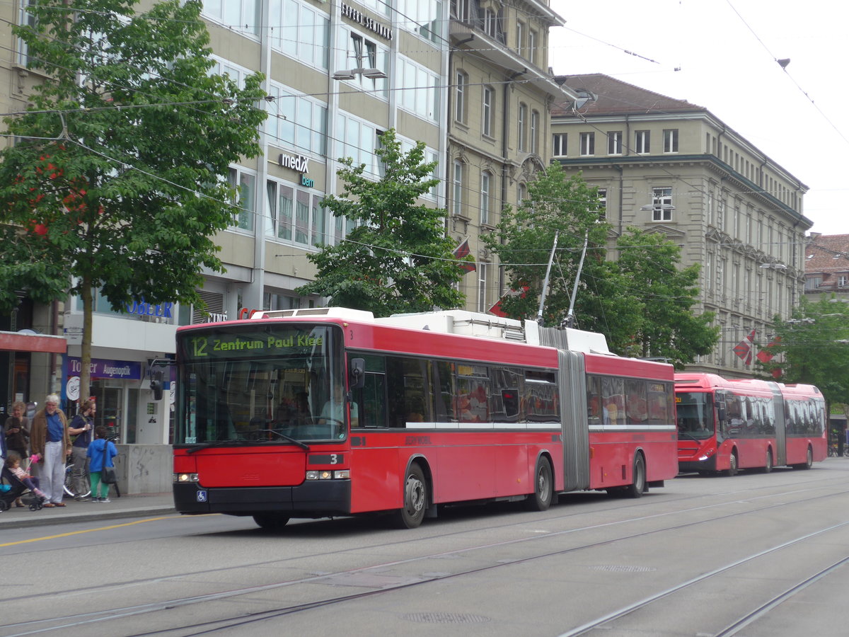 (194'368) - Bernmobil, Bern - Nr. 3 - NAW/Hess Gelenktrolleybus am 24. Juni 2018 beim Bahnhof Bern