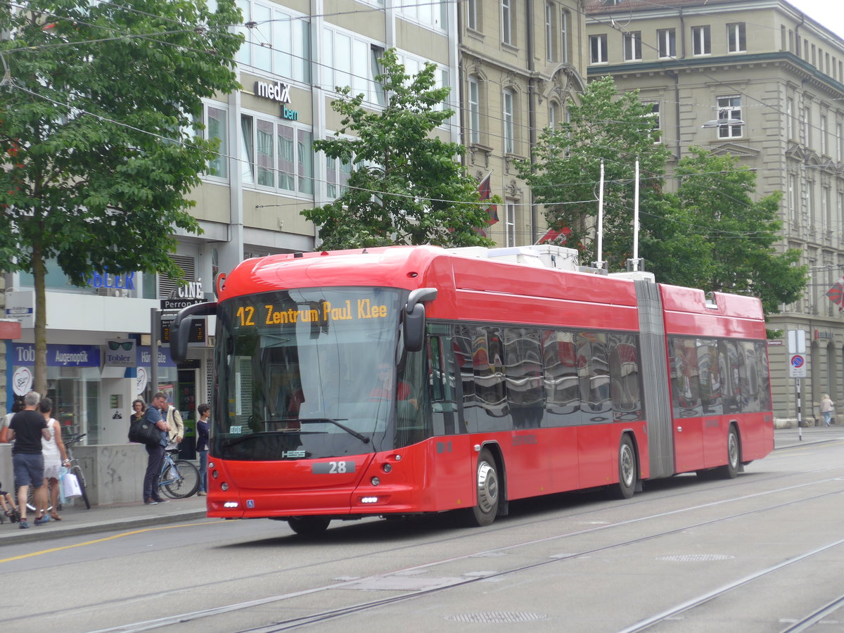 (194'375) - Bernmobil, Bern - Nr. 28 - Hess/Hess Gelenktrolleybus am 24. Juni 2018 beim Bahnhof Bern