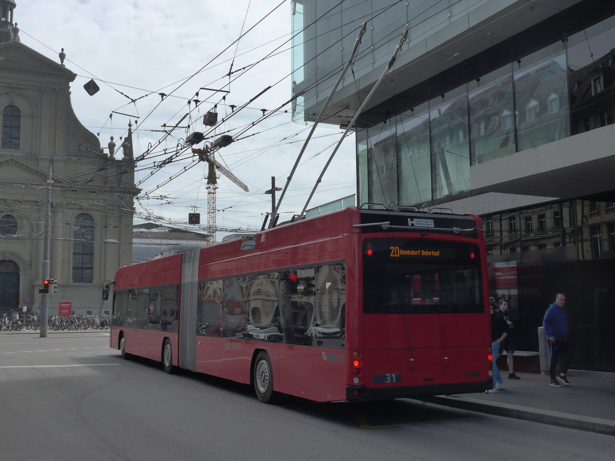 (194'394) - Bernmobil, Bern - Nr. 31 - Hess/Hess Gelenktrolleybus am 24. Juni 2018 beim Bahnhof Bern