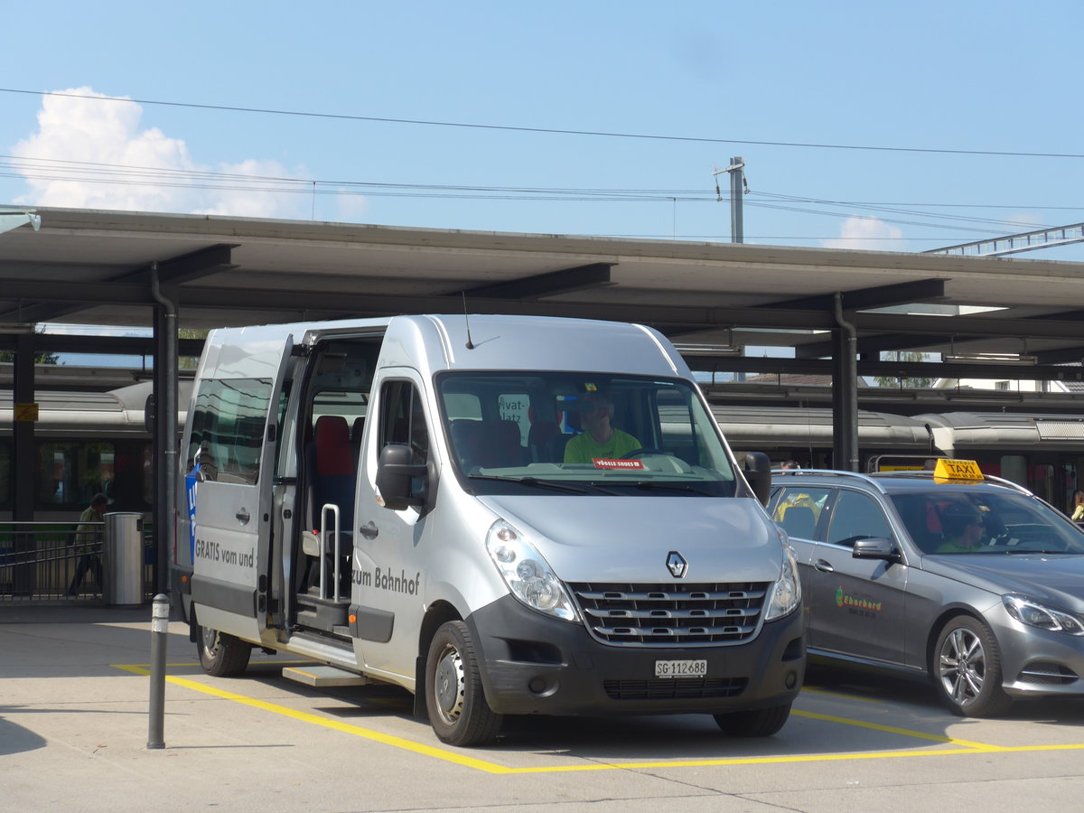 (194'543) - Vgele, Uznach - SG 112'688 - Renault am 7. Juli 2018 beim Bahnhof Uznach