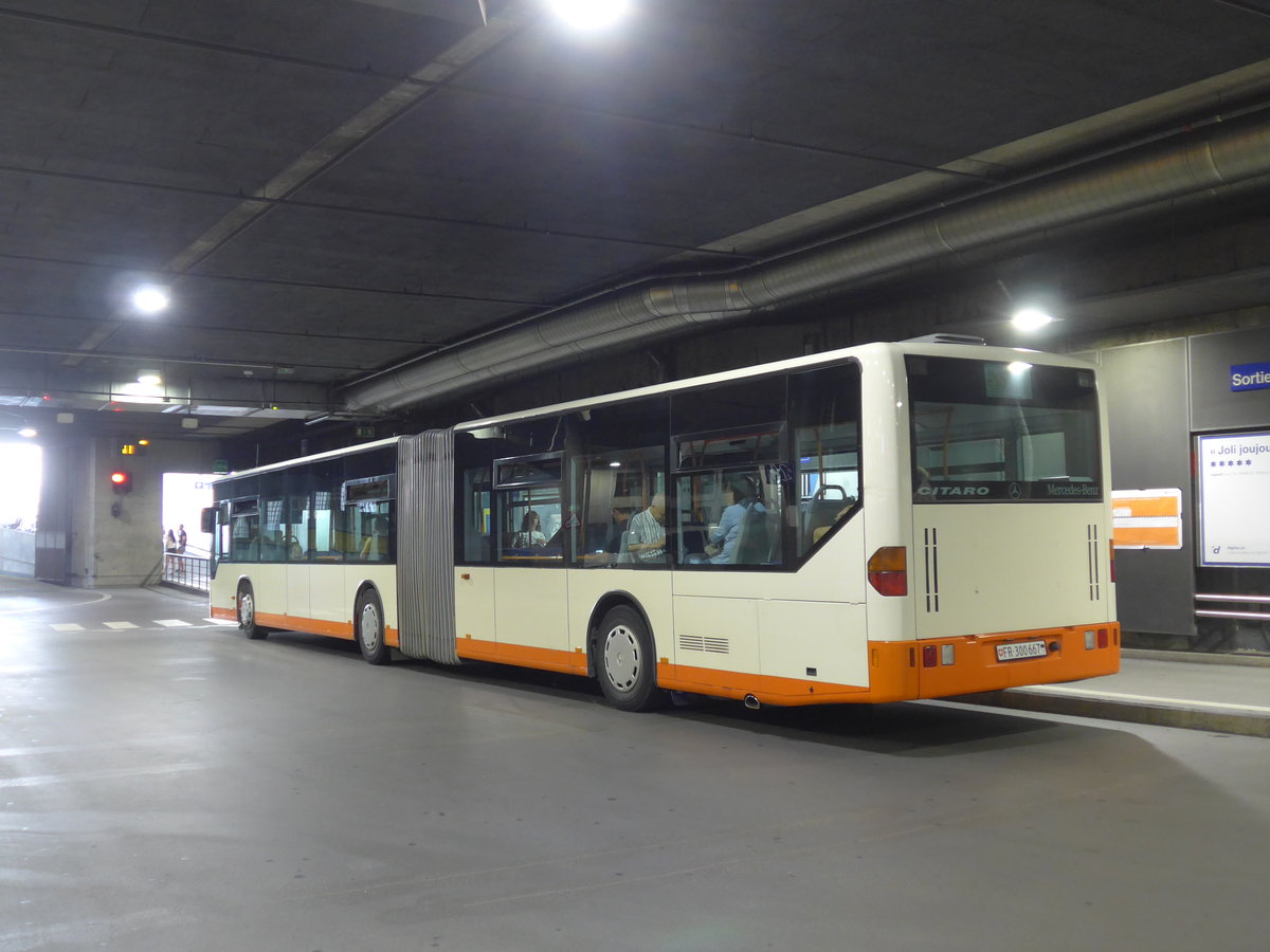 (195'330) - BSU Solothurn - Nr. 32/FR 300'667 - Mercedes (ex RBS Worblaufen Nr. 77) am 31. Juli 2018 in Fribourg, Busbahnhof (Einsatz Intertours)