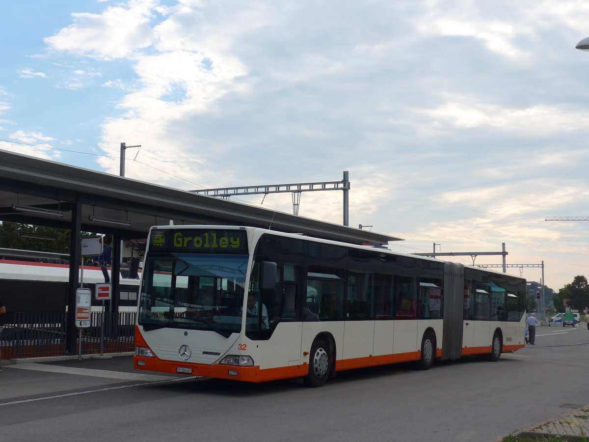 (195'333) - BSU Solothurn - Nr. 32/FR 300'667 - Mercedes (ex RBS Worblaufen Nr. 77) am 31. Juli 2018 beim Bahnhof Grolley (Einsatz Intertours)