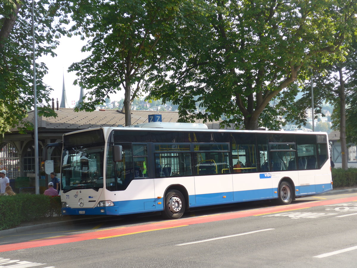 (195'370) - VBL Luzern - Nr. 71/LU 15'016 - Mercedes am 1. August 2018 beim Bahnhof Luzern