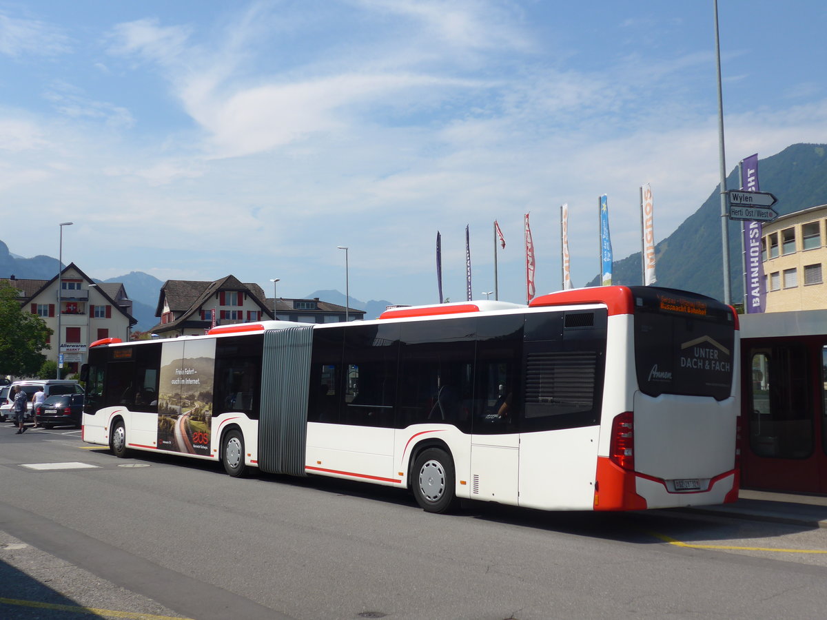 (195'428) - AAGS Schwyz - Nr. 32/SZ 28'732 - Mercedes am 1. August 2018 beim Bahnhof Brunnen