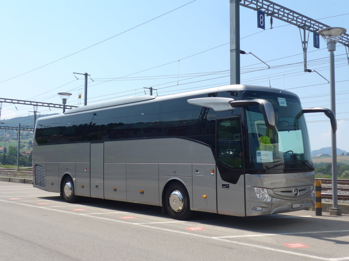 (195'569) - Intertours, Domdidier - FR 300'655 - Mercedes am 5. August 2018 beim Bahnhof Palzieux