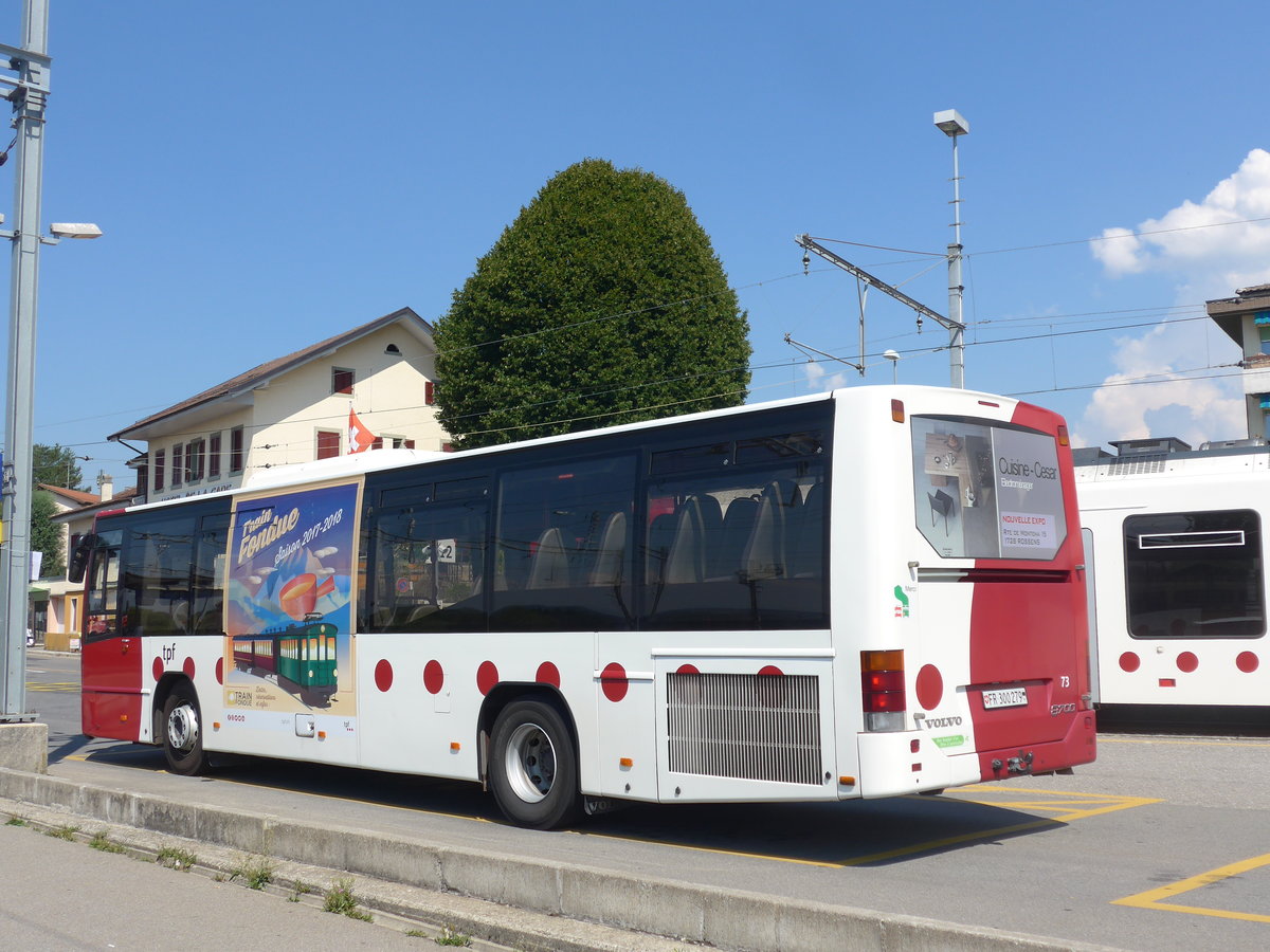 (195'606) - TPF Fribourg - Nr. 73/FR 300'279 - Volvo am 5. August 2018 beim Bahnhof Palzieux