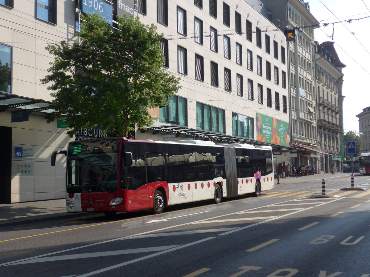 (195'663) - TPF Fribourg - Nr. 552/FR 300'408 - Mercedes am 5. August 2018 beim Bahnhof Fribourg