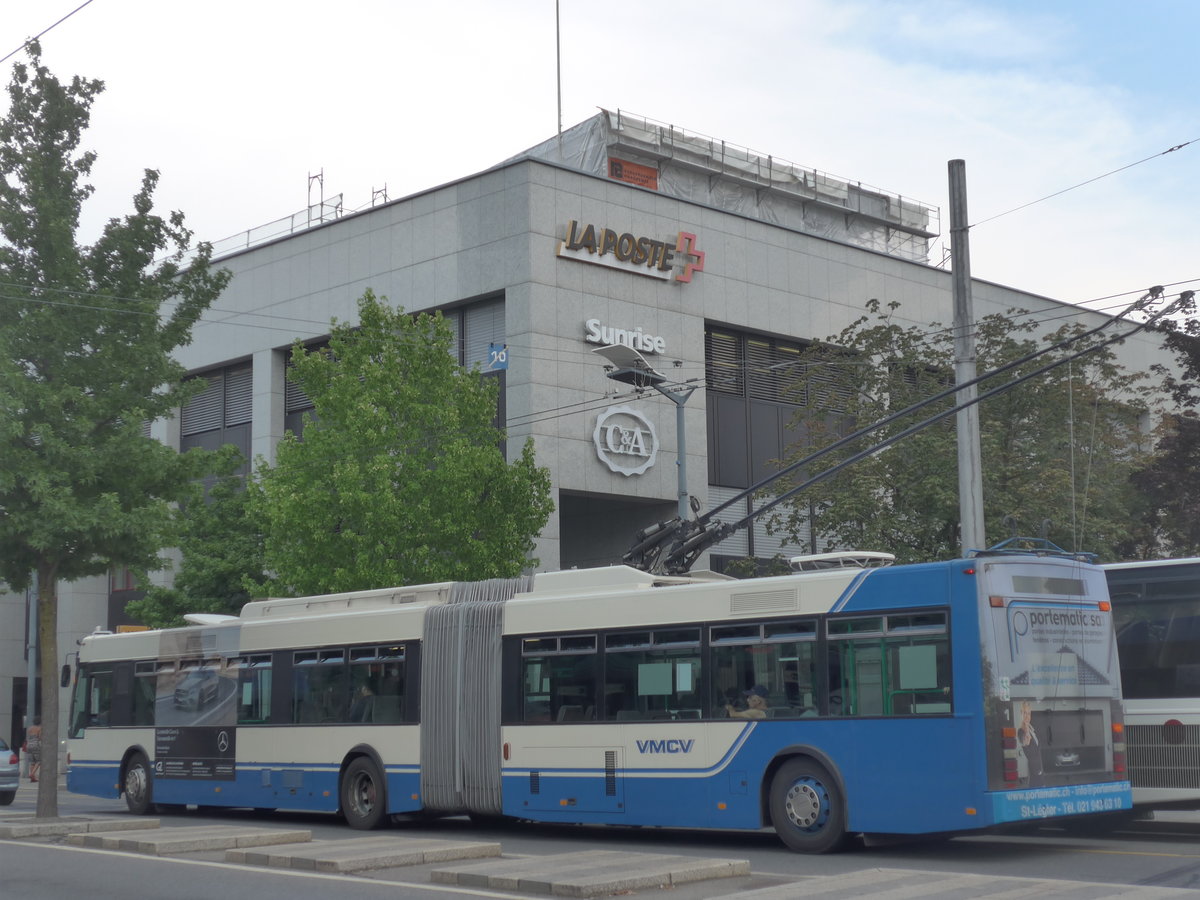 (195'713) - VMCV Clarens - Nr. 1 - Van Hool Gelenktrolleybus am 6. August 2018 beim Bahnhof Vevey