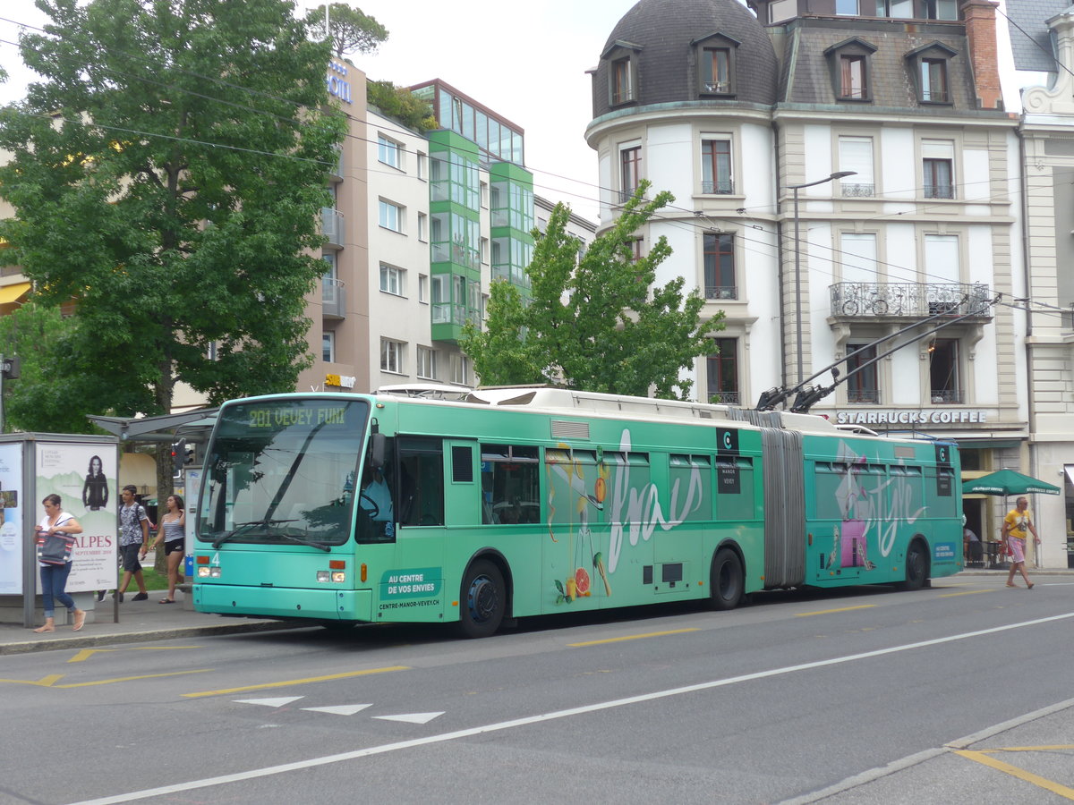 (195'730) - VMCV Clarens - Nr. 4 - Van Hool Gelenktrolleybus am 6. August 2018 beim Bahnhof Vevey