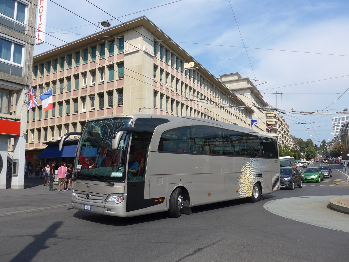 (195'768) - Aus Italien: ??? - FJ-402 BF - Mercedes am 6. August 2018 beim Bahnhof Lausanne