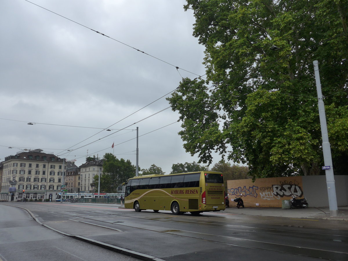 (196'250) - Kyburg Reisen, Effretikon - ZH 672'831 - Volvo am 1. September 2018 beim Bahnhof Zrich