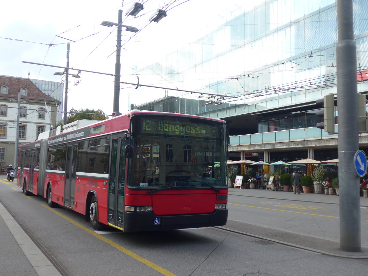 (196'558) - Bernmobil, Bern - Nr. 3 - NAW/Hess Gelenktrolleybus am 3. September 2018 beim Bahnhof Bern