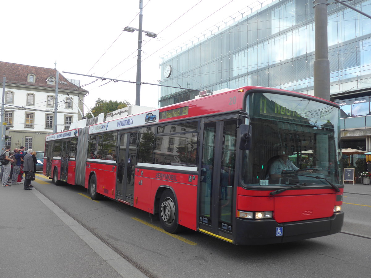 (196'588) - Bernmobil, Bern - Nr. 20 - NAW/Hess Gelenktrolleybus am 3. September 2018 beim Bahnhof Bern