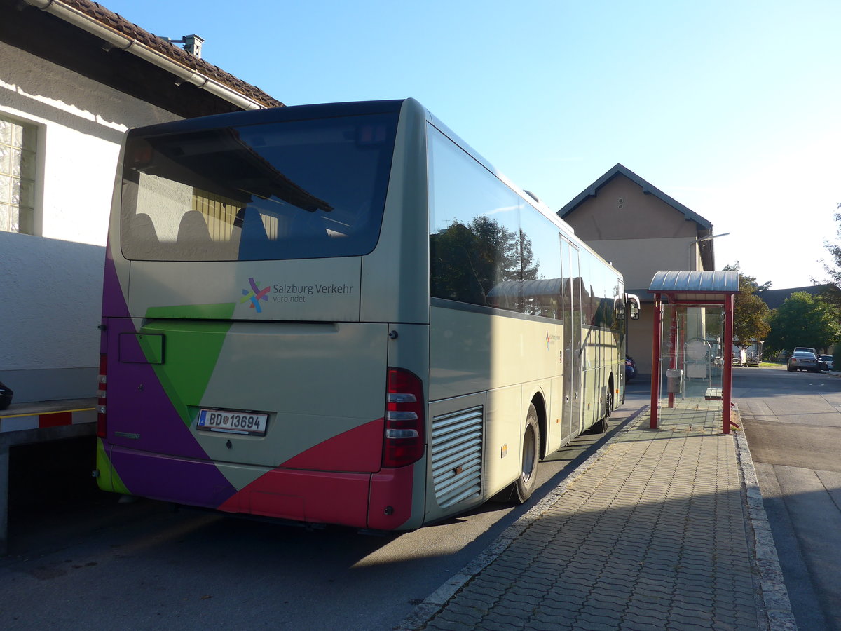 (196'988) - PostBus - BD 13'694 - Mercedes am 12. September 2018 beim Bahnhof Oberndorf