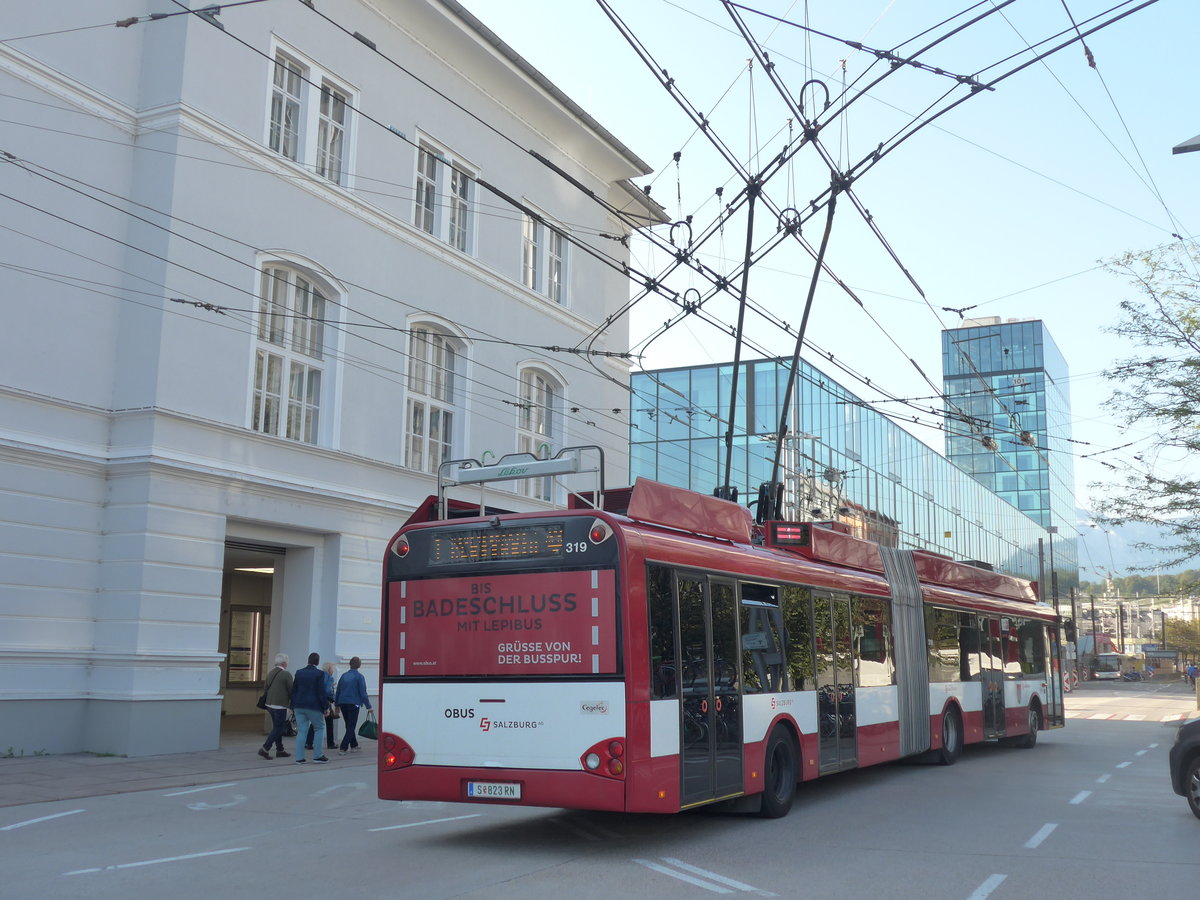(197'058) - OBUS Salzburg - Nr. 319/S 823 RN - Solaris Gelenktrolleybus (ex TC La Chaux-de-Fonds/CH Nr. 144) am 13. September 2018 beim Bahnhof Salzburg