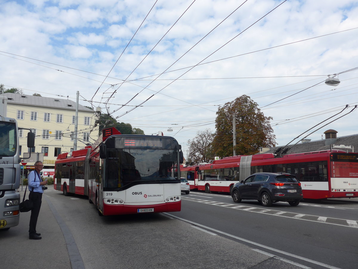 (197'156) - OBUS Salzburg - Nr. 319/S 823 RN - Solaris Gelenktrolleybus (ex TC La Chaux-de-Fonds/CH Nr. 144) am 13. September 2018 in Salzburg, Hanuschplatz