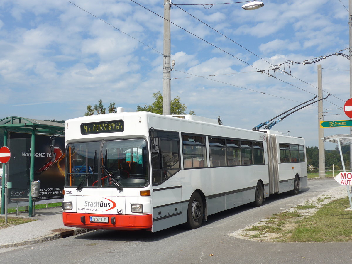 (197'160) - StadtBus, Salzburg (POS) - Nr. 220/S 866 LD - Grf&Stift Gelenktrolleybus (ex MVG Karpfenberg Nr. 25) am 13. September 2018 in Mayrwies, Daxluegstrasse