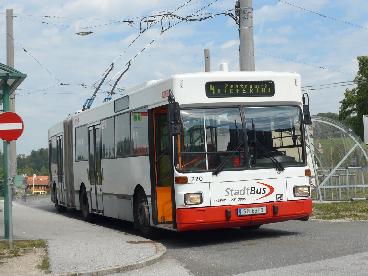 (197'162) - StadtBus, Salzburg (POS) - Nr. 220/S 866 LD - Grf&Stift Gelenktrolleybus (ex MVG Karpfenberg Nr. 25) am 13. September 2018 in Mayrwies, Daxluegstrasse