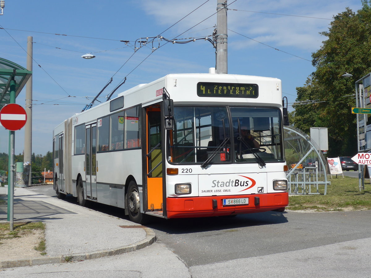 (197'217) - StadtBus, Salzburg (POS) - Nr. 220/S 866 LD - Grf&Stift Gelenktrolleybus (ex MVG Karpfenberg Nr. 25) am 13. September 2018 in Mayrwies, Daxluegstrasse