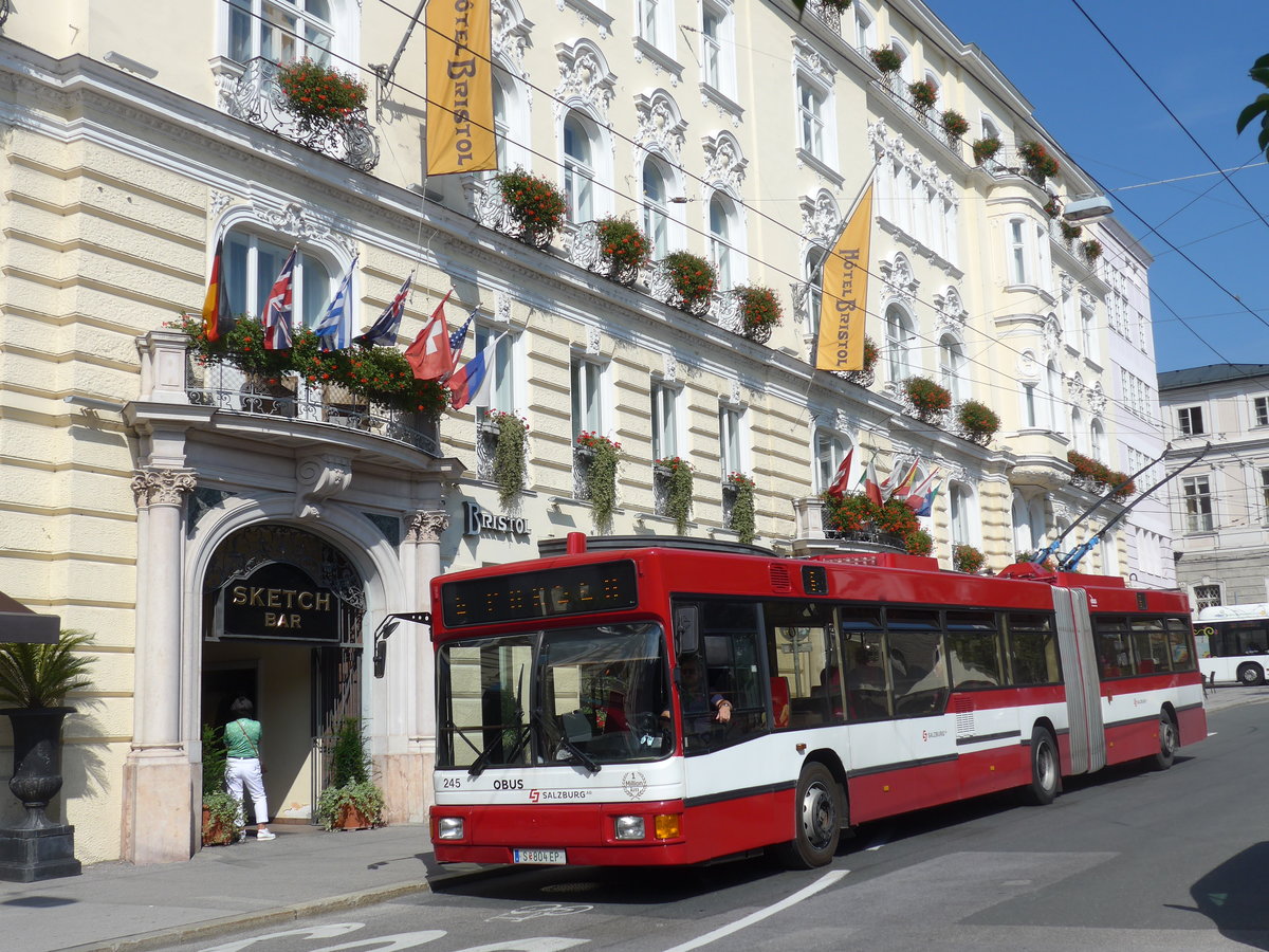(197'231) - OBUS Salzburg - Nr. 245/S 804 EP - Grf&Stift Gelenktrolleybus (ex Nr. 9765) am 13. September 2018 in Salzburg, Makartplatz