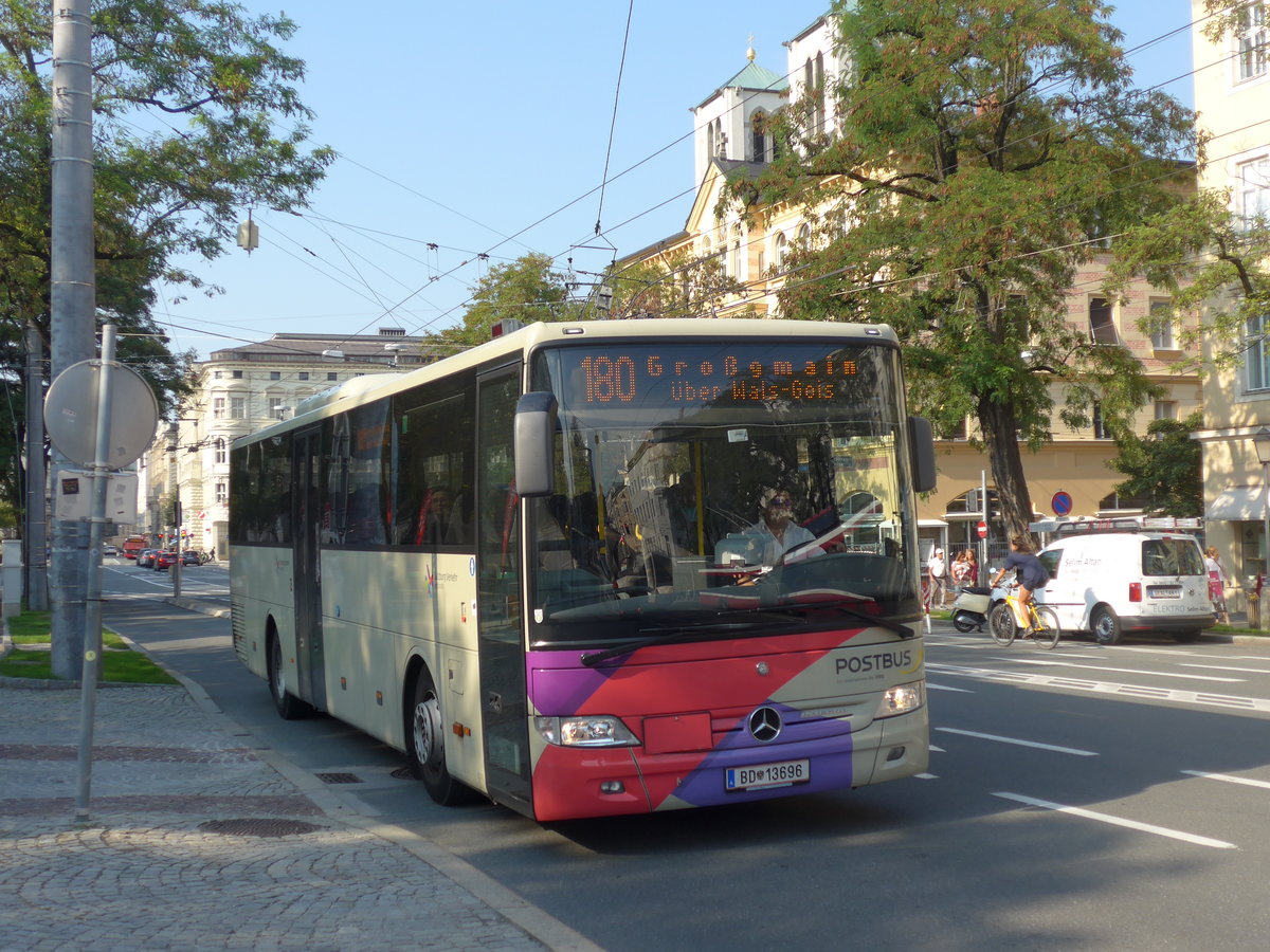 (197'289) - PostBus - BD 13'696 - Mercedes am 13. September 2018 in Salzburg, Mirabellplatz