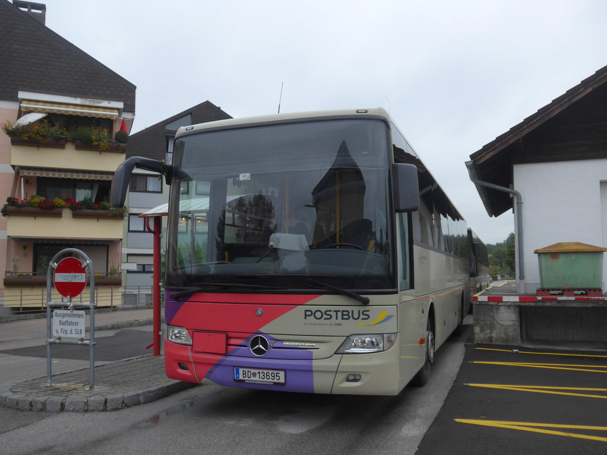 (197'405) - PostBus - BD 13'695 - Mercedes am 14. September 2018 beim Bahnhof Oberndorf