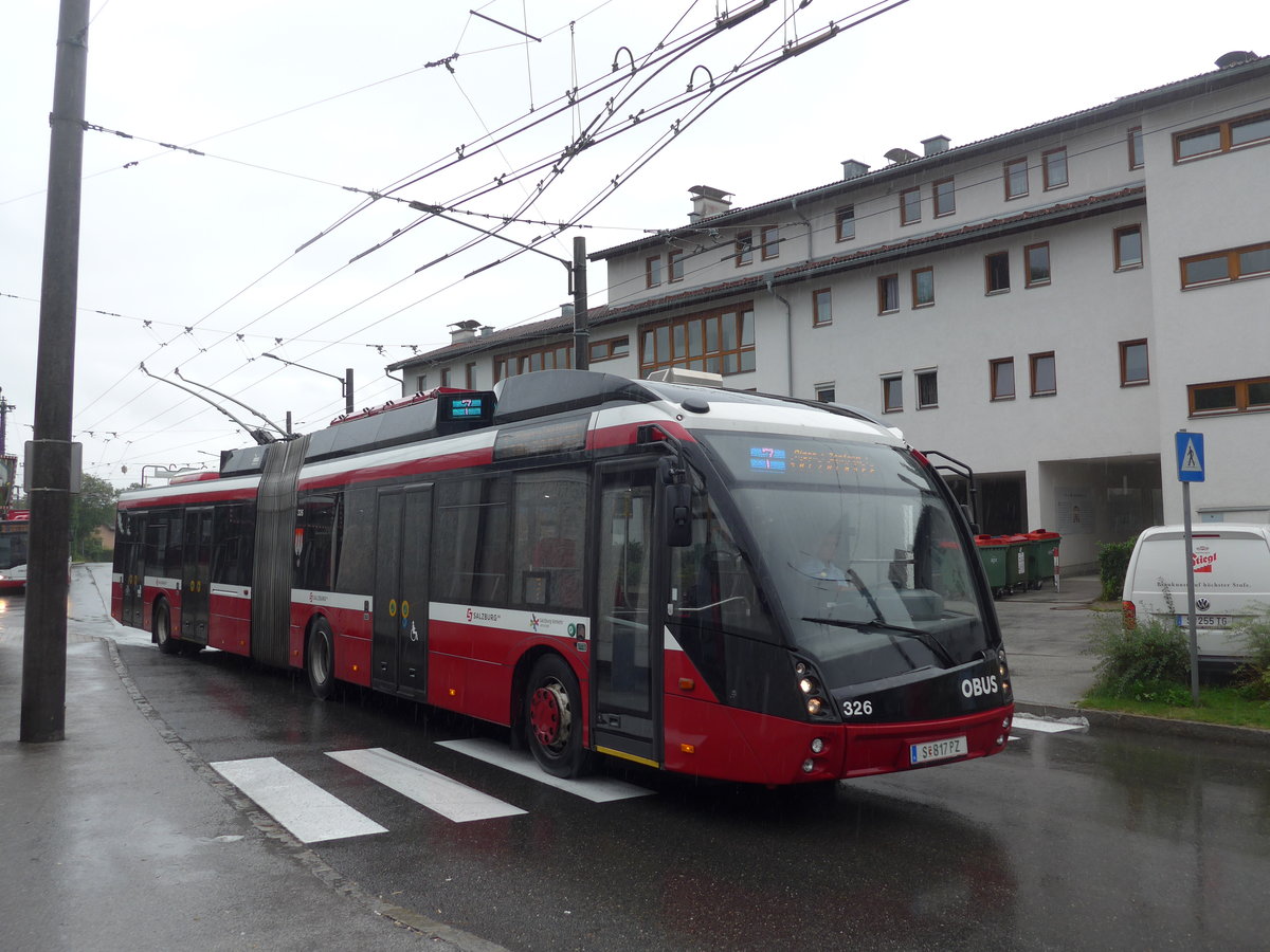 (197'406) - OBUS Salzburg - Nr. 326/S 817 PZ - Solaris Gelenktrolleybus am 14. September 2018 beim Bahnhof Salzburg Sd