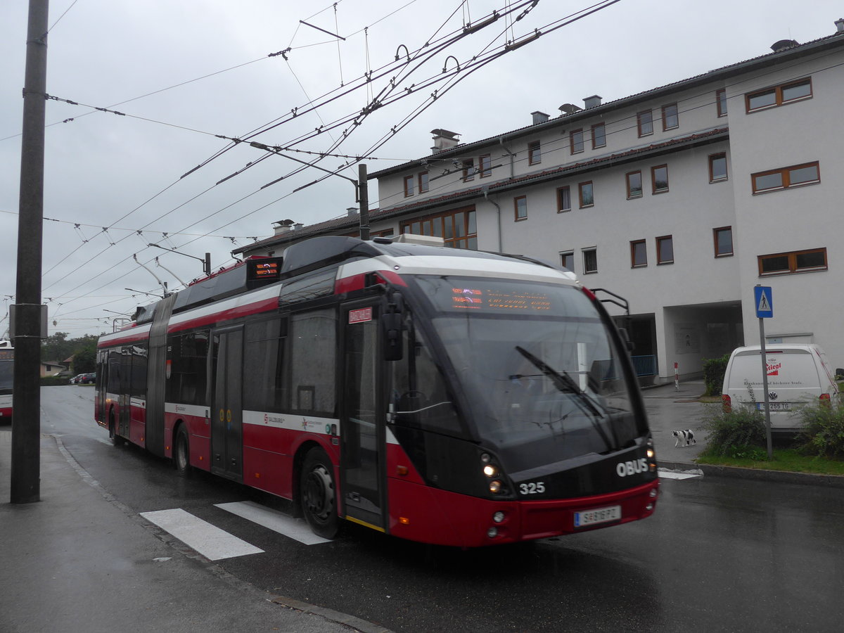(197'436) - OBUS Salzburg - Nr. 325/S 816 PZ - Solaris Gelenktrolleybus am 14. September 2018 beim Bahnhof Salzburg Sd