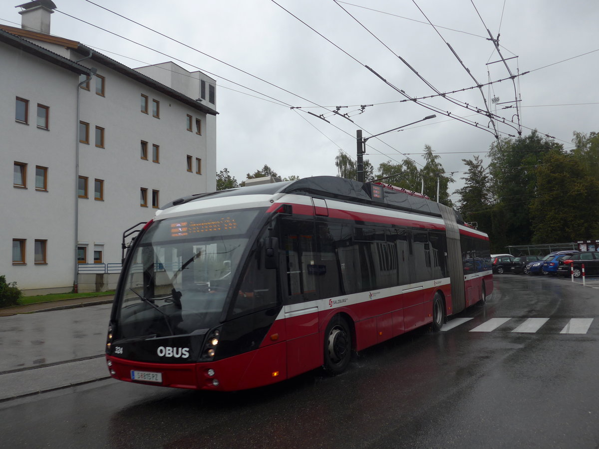 (197'438) - OBUS Salzburg - Nr. 324/S 815 PZ - Solaris Gelenktrolleybus am 14. September 2018 beim Bahnhof Salzburg Sd