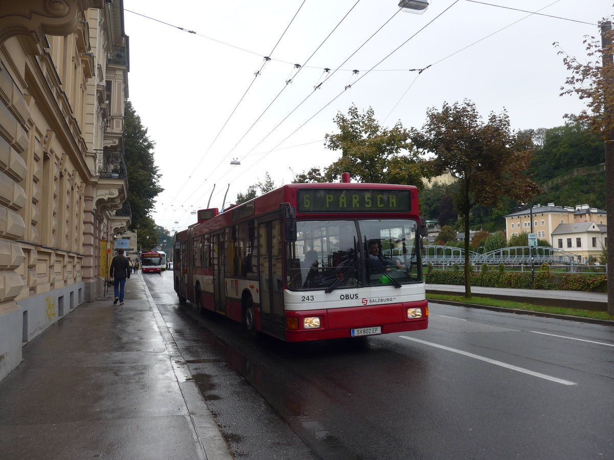 (197'488) - OBUS Salzburg - Nr. 243/S 802 EP - Grf&Stift Gelenktrolleybus (ex Nr. 9663) am 14. September 2018 in Salzburg, Mozartsteg