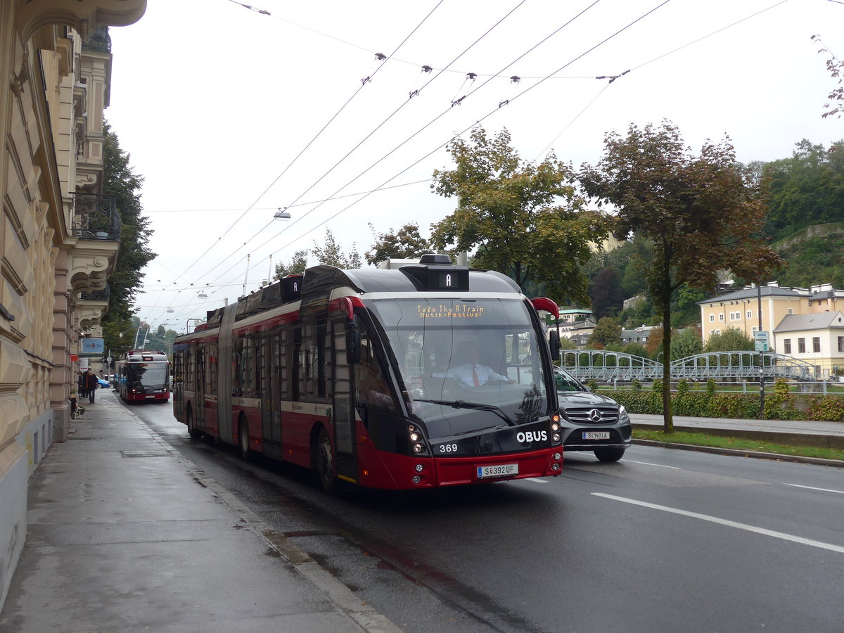 (197'520) - OBUS Salzburg - Nr. 369/S 392 UF - Solaris Gelenktrolleybus am 14. September 2018 in Salzburg, Mozartsteg