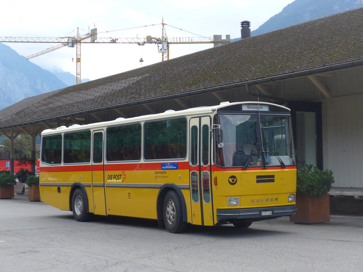 (197'694) - AVG Meiringen - Nr. 74/BE 607'481 - Saurer/R&J (ex PostAuto Berner Oberland; ex P 24'357) am 16. September 2018 beim Bahnhof Meiringen