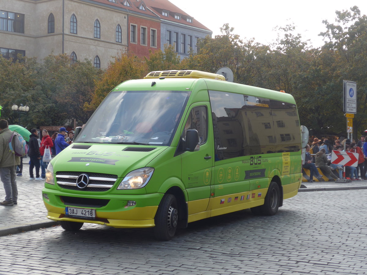 (198'885) - Vega Tour, Praha - 3AJ 4218 - Mercedes am 20. Oktober 2018 in Praha, Staromestsk Nmest