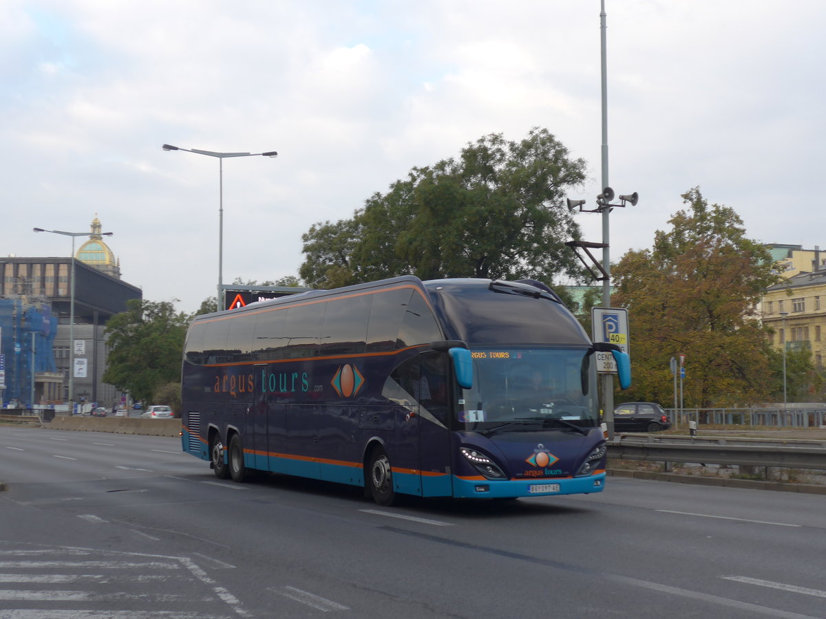 (198'942) - Aus Serbien: Argus Tours, Beograd - Nr. 6/BG 897-AE - Atomic am 21. Oktober 2018 in Praha, Hlavn Ndraz