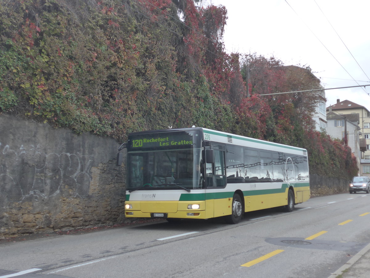 (198'993) - transN, La Chaux-de-Fonds - Nr. 206/NE 114'206 - MAN (ex TN Neuchtel Nr. 206) am 28. Oktober 2018 beim Bahnhof Neuchtel